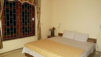 Economy Room | 1 bedroom, desk, free WiFi, bed sheets