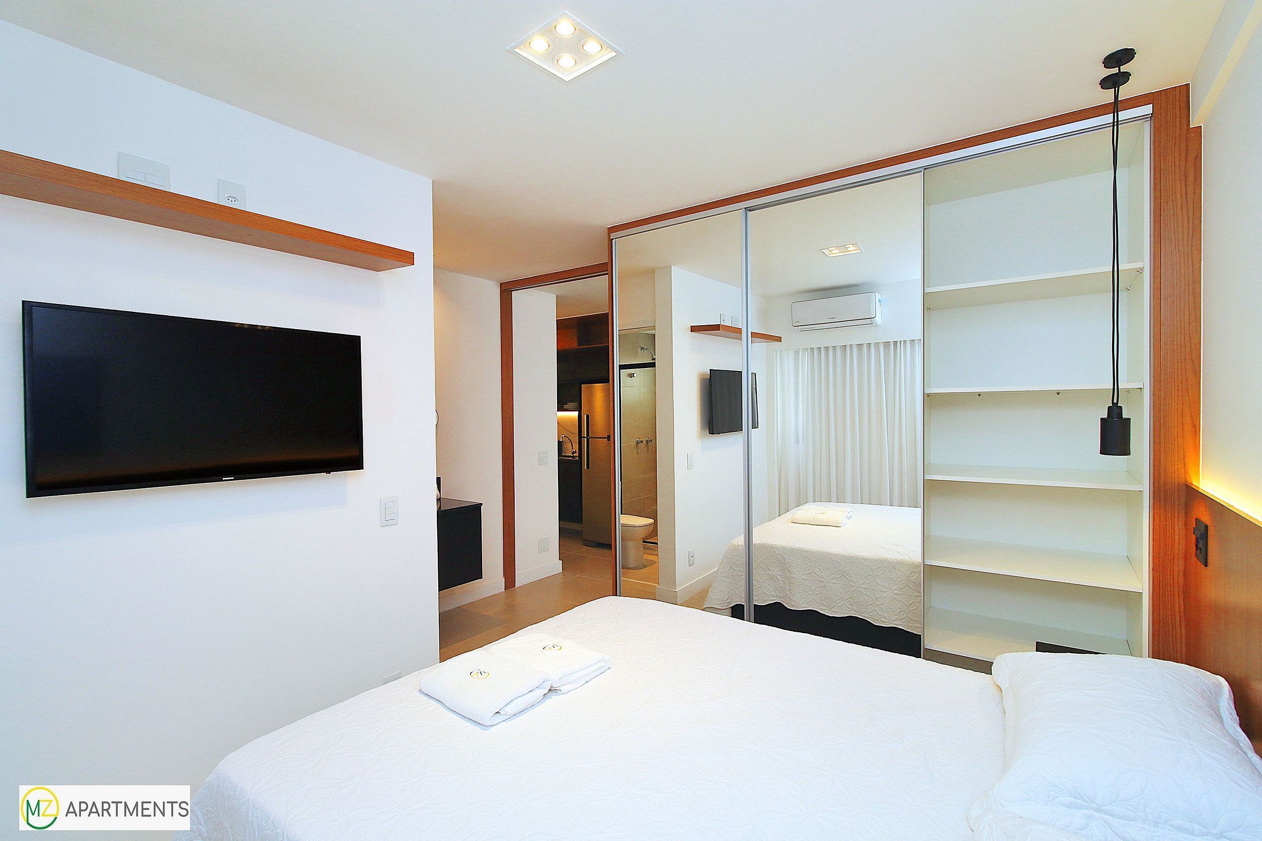 Iron/ironing board, internet, bed sheets