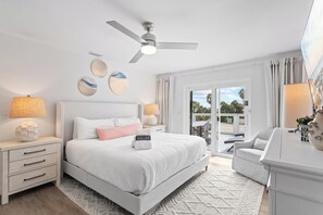 3 bedrooms, Internet, bed sheets - Black Jack Bungalow - Heated Private Pool, Golf Cart + Bikes, Pet Friendly! (Seacrest Beach)