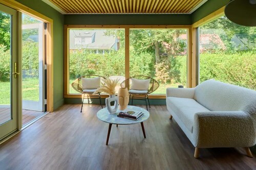 Modern 4 bdr panoramic view family home near NYC