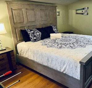 2 Schlafzimmer, Schreibtisch, Reisekinderbett, kostenloses WLAN