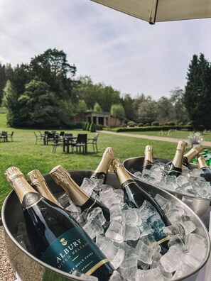 Terrace/patio - Wotton House Country Estate Hotel (Dorking)