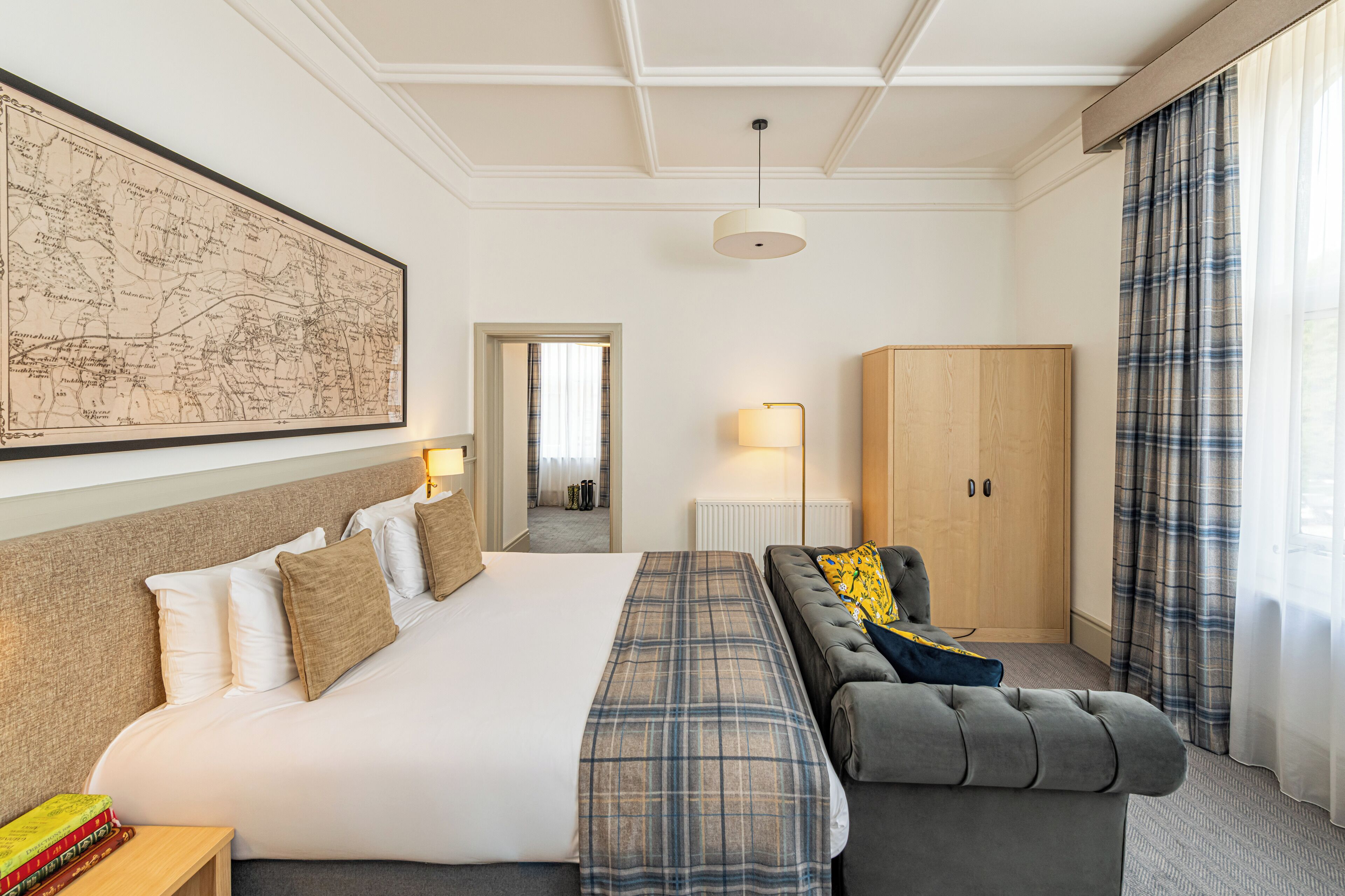 Studio suite, 1 kingsize bed | Een kluis op de kamer, een bureau, een laptopwerkplek