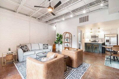 Mainstay in Fay Condo on Dickson St.