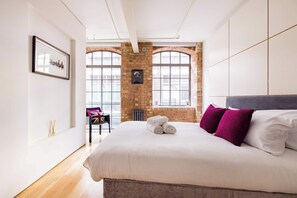 2 bedrooms, desk, iron/ironing board, travel crib - Central Soho Lofts with Lift,  AirCon & Concierge (Greater London)