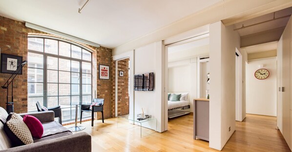 TV, offices - Central Soho Lofts with Lift,  AirCon & Concierge (Greater London)