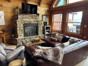 TV connectée, cheminée, jeux vidéo, lecteur de DVD