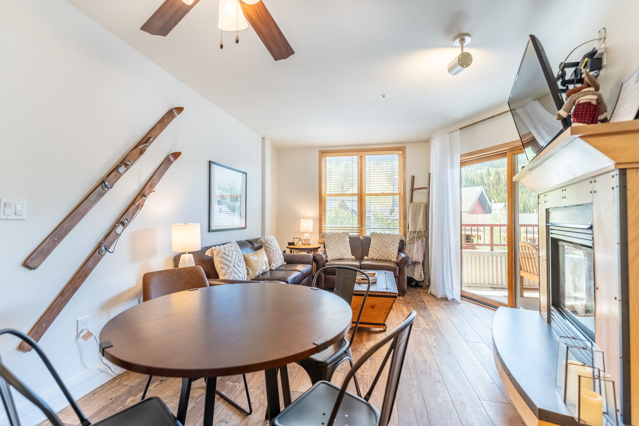 Smart-tv och eldstad