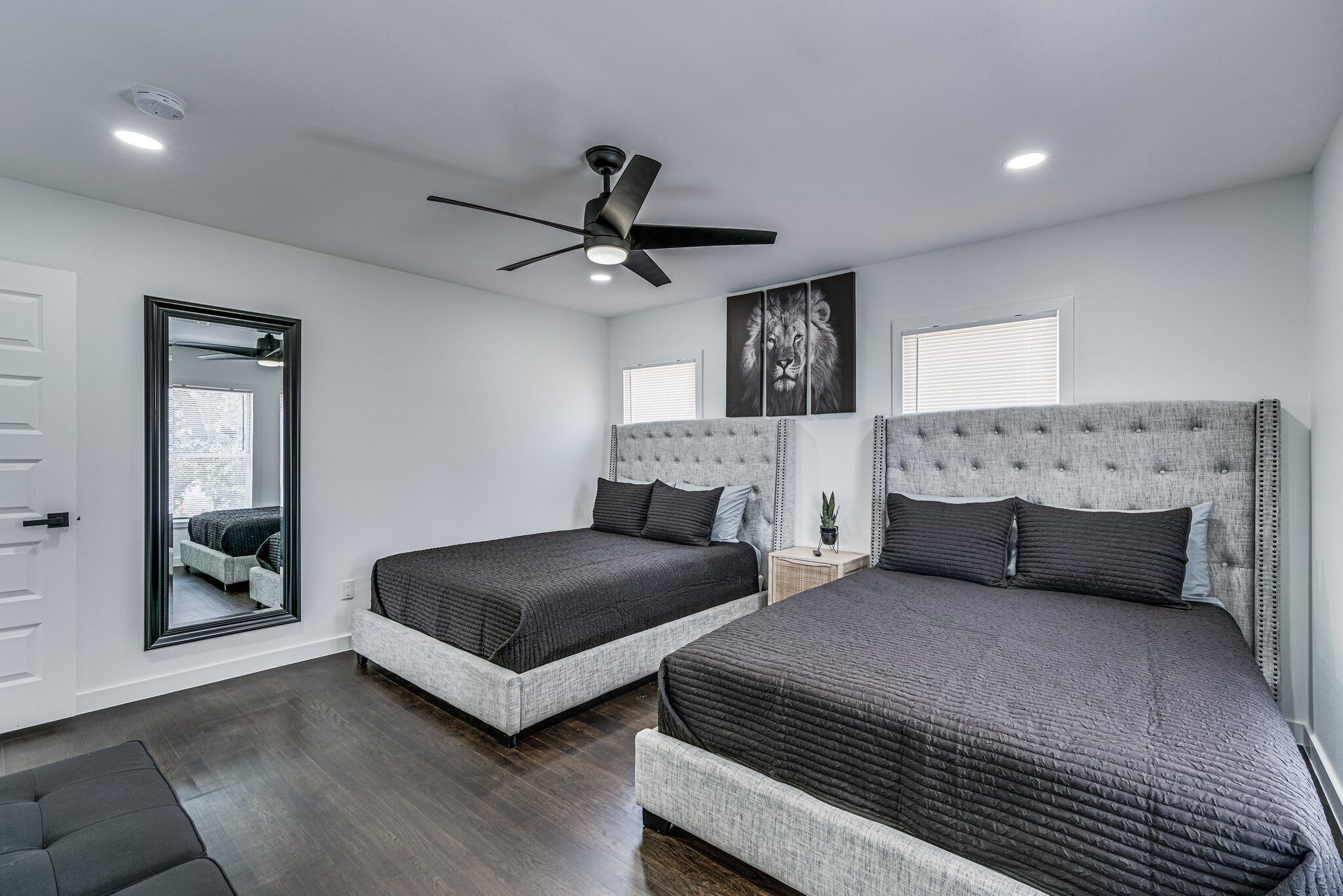 4 habitaciones, escritorio, tabla de planchar con plancha y wifi gratis 