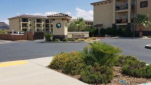 A multi-story hotel with a sign reading "Estancia" and a gated entrance. - Beautiful New 2 Bedroom Condo in the heart of St. George (St. George)