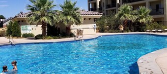 Beautiful New 2 Bedroom Condo in the heart of St. George