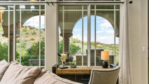 Unclassified image, 4 of 46, button - Charming 5-bed Villa in Fountain Hills With Pool! (Fountain Hills)