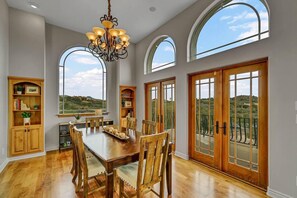 Villa, Multiple Beds | Private kitchen | Fridge, microwave, oven, stovetop - Charming 5-bed Villa in Fountain Hills With Pool! (Fountain Hills)