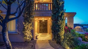 Unclassified image, 2 of 46, button - Charming 5-bed Villa in Fountain Hills With Pool! (Fountain Hills)