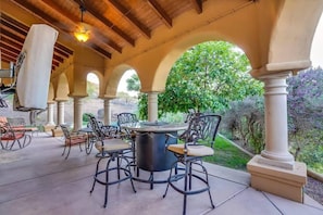 Villa, varias camas | Balcón