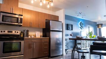 冰箱、微波炉、烤箱、炉灶