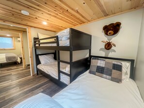 4 chambres, bureau, Wi-Fi, draps fournis