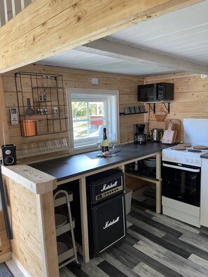 Geladeira, micro-ondas, fogão, cooktop