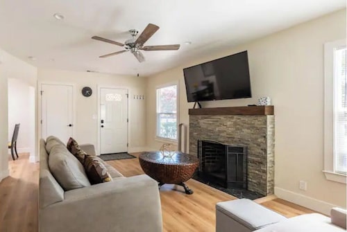 1 Bedroom Home with Home Office