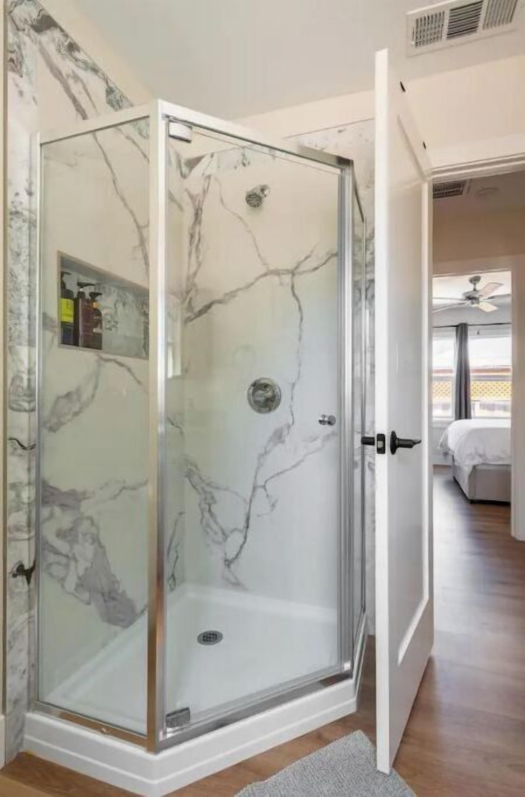 1 slaapkamer, een bureau, gratis wifi, beddengoed