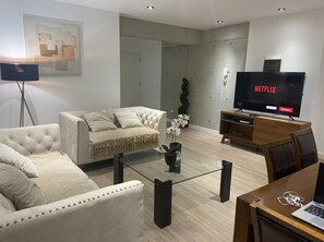 Living area - Hermoso Dúplex de Estreno en Exclusiva Urb El Golf (Víctor Larco Herrera)