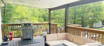 Four seasons vacation home 4 BR with outdoor Hut tub and swimming pool.