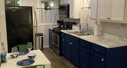 Cute, cozy, updated cottage just steps from gorgeous Houghton Lake