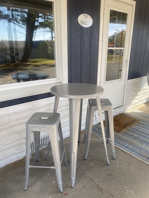 Outdoor dining - Cute, cozy, updated cottage just steps from gorgeous Houghton Lake (Prudenville)