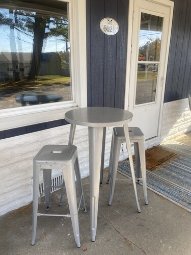 Cute, cozy, updated cottage just steps from gorgeous Houghton Lake