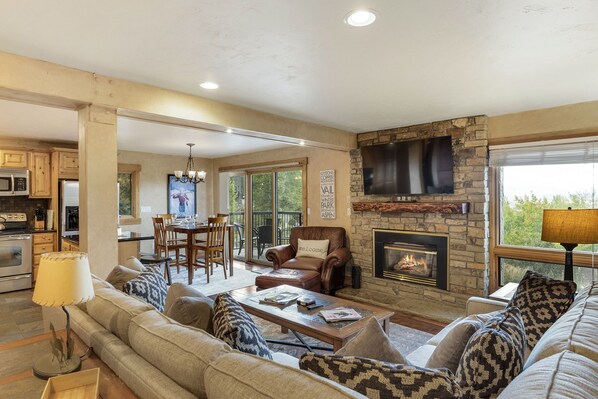 Smart TV, fireplace, books - Gorgeous Steamboat Views! Winter Shuttle! Hot Tub & Sauna! (Steamboat Springs)