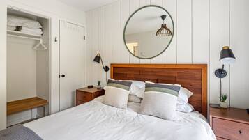 3 bedrooms, desk, iron/ironing board, free WiFi