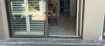 Beautiful luxury apartment, set in quiet area in a nice garden, 10 min from beach