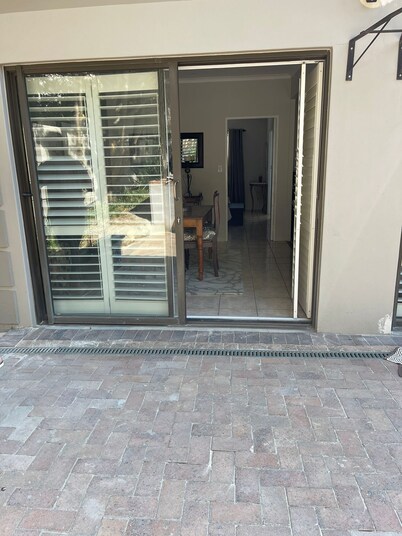 Beautiful luxury apartment, set in quiet area in a nice garden, 10 min from beach