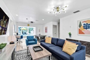 Interior - Bright 4BR with Pool and Game Room near Hard Rock (Hollywood)