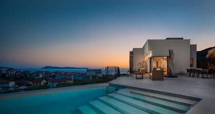 Luxury Villa Envivo Komiža with heated pool and professional gym!