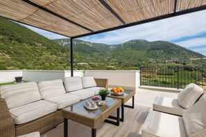 Property grounds - Luxury Villa Envivo Komiža with heated pool and professional gym! (Komiža)