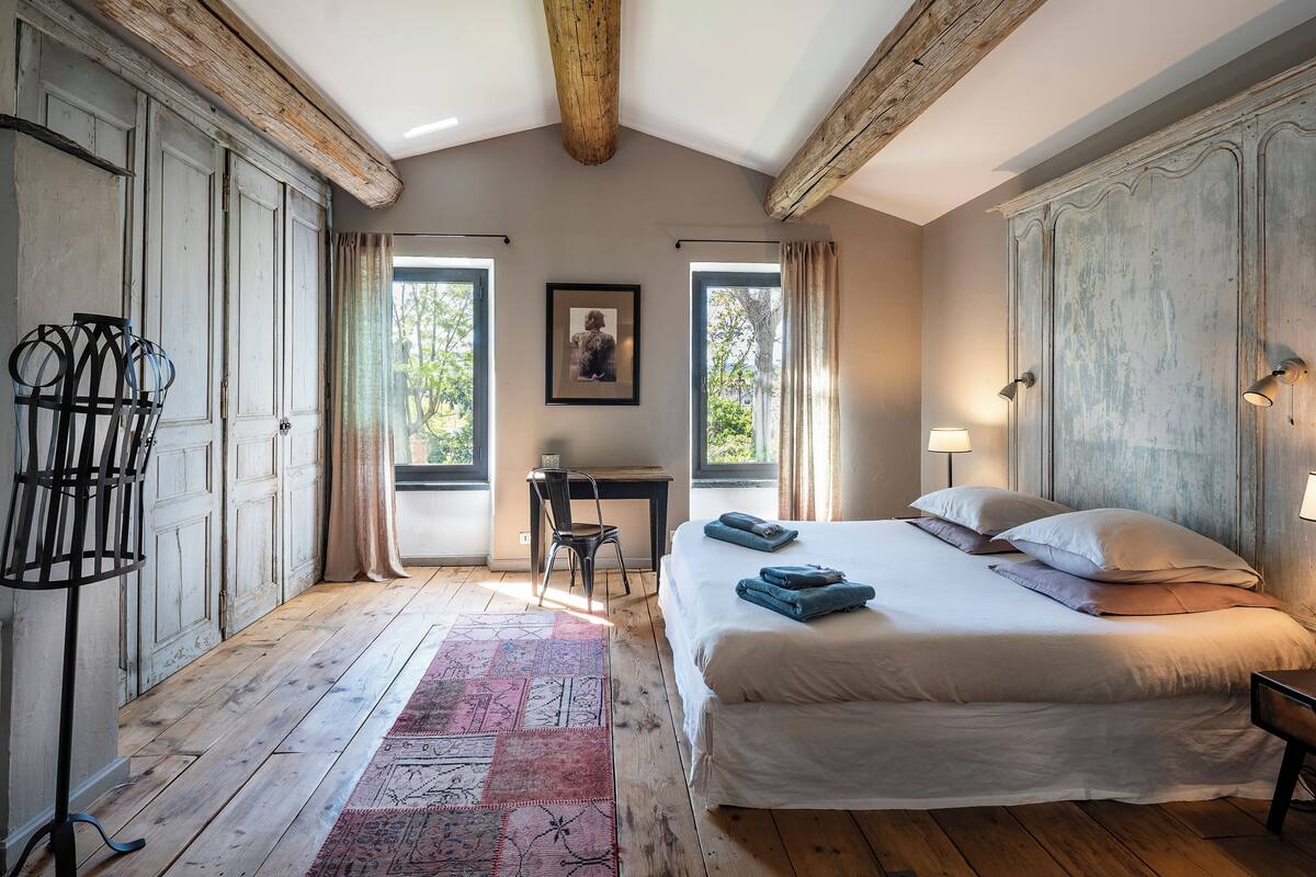 Traditional Apartment | 1 bedroom, premium bedding, minibar, in-room safe