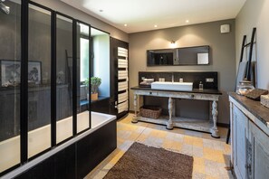 Deluxe Room | Bathroom - la maiZon (Mazan)