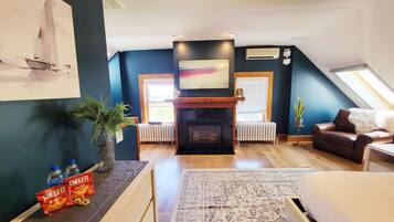 Superior Suite. | 1 bedroom, pillowtop beds, iron/ironing board, free WiFi