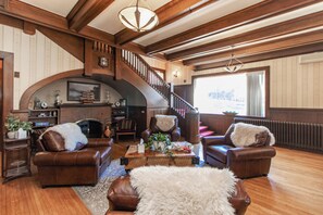 Interior - Historic GG Barnum Mansion by Heirloom Boutique Collection (Duluth)