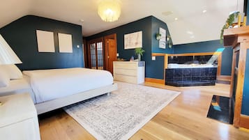 Superior Suite. | 1 bedroom, pillow-top beds, iron/ironing board, free WiFi