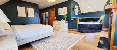 Superior Suite. | 1 bedroom, pillowtop beds, iron/ironing board, free WiFi