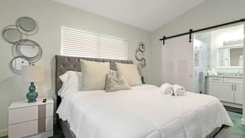 4 camere, una scrivania, ferro/asse da stiro, culla da viaggio