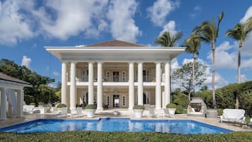 Piscina externa, piscina aquecida