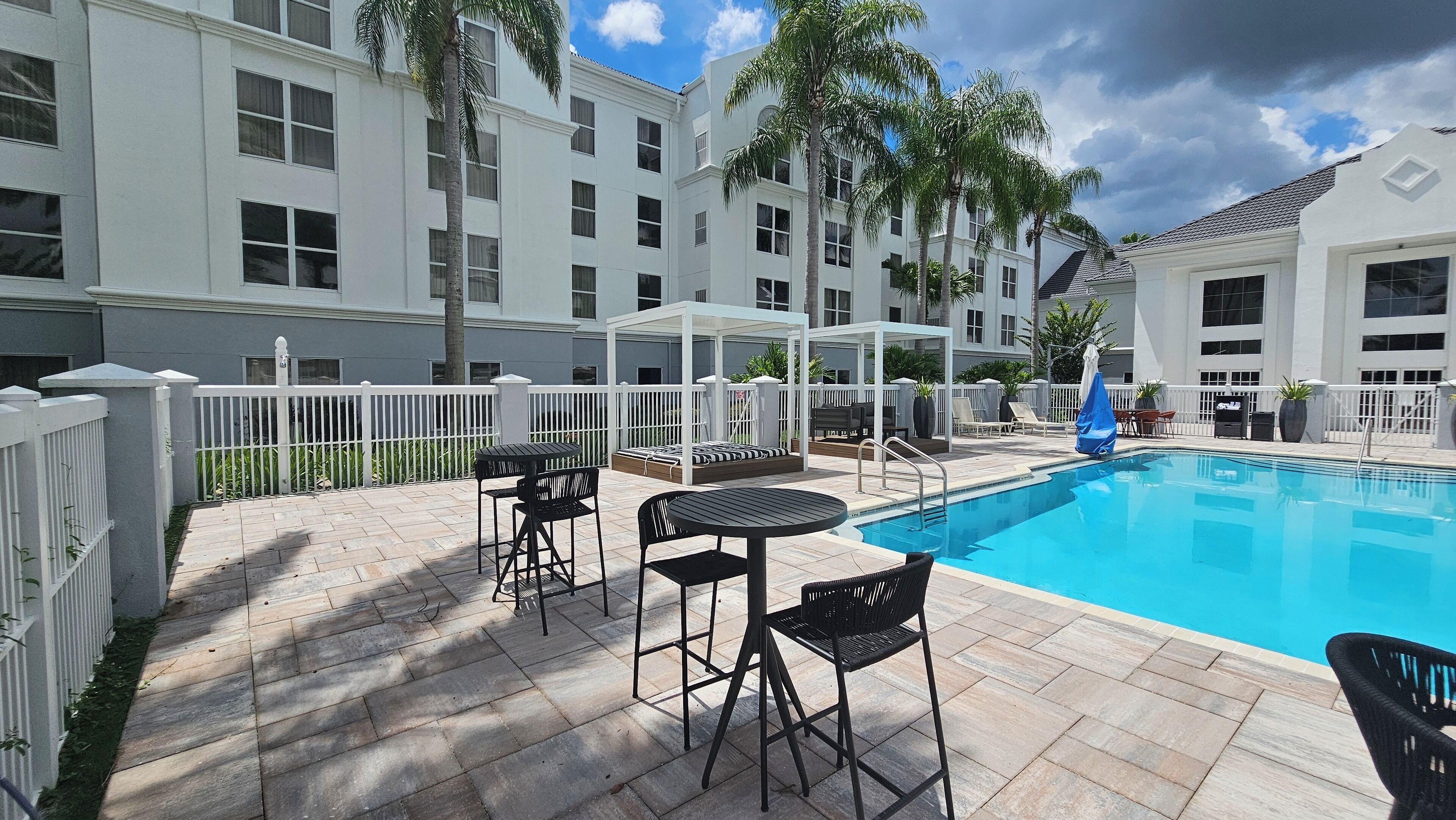 Photo - SureStay Plus by Best Western Orlando Lake Buena Vista