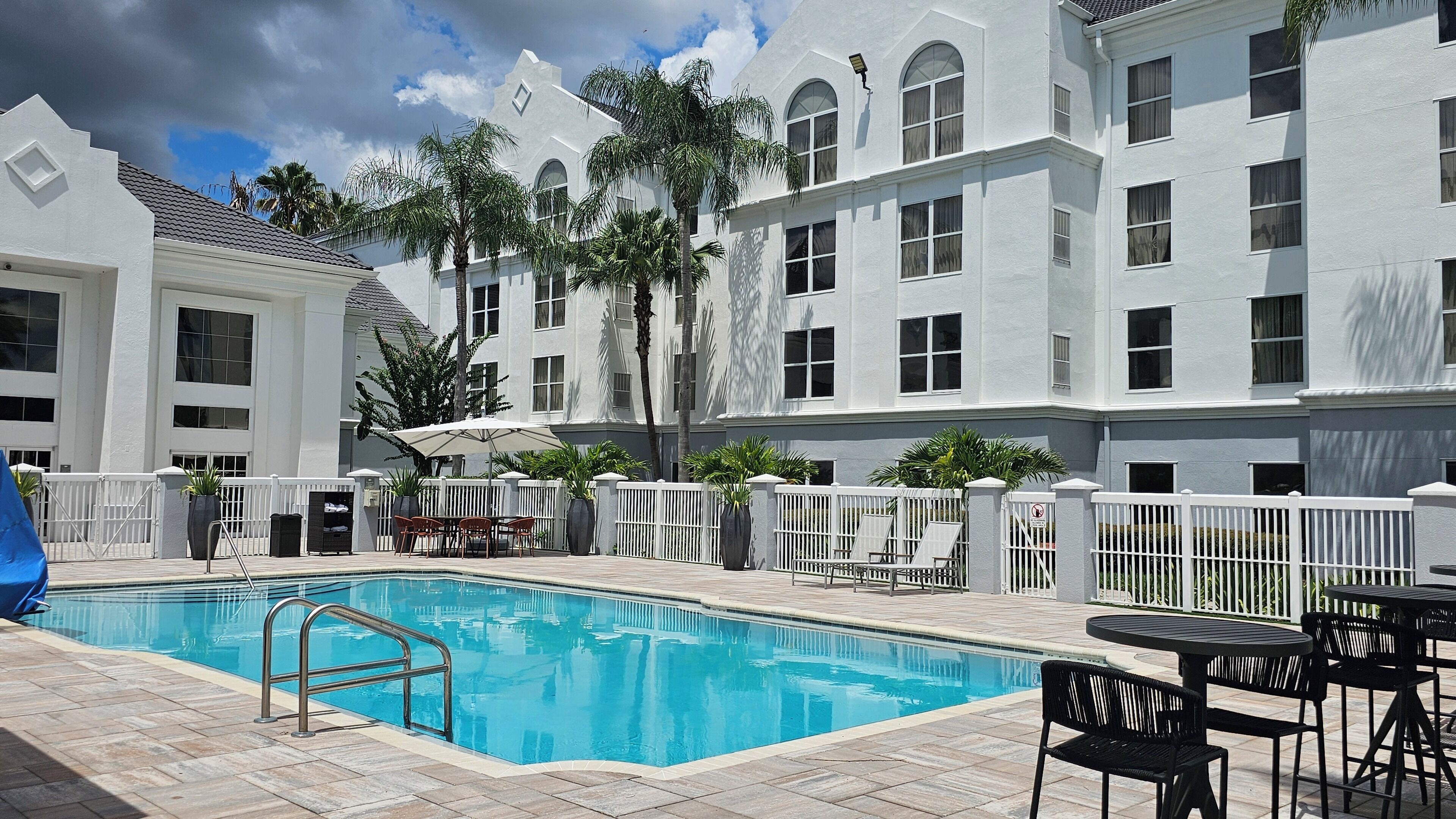 Photo - SureStay Plus by Best Western Orlando Lake Buena Vista