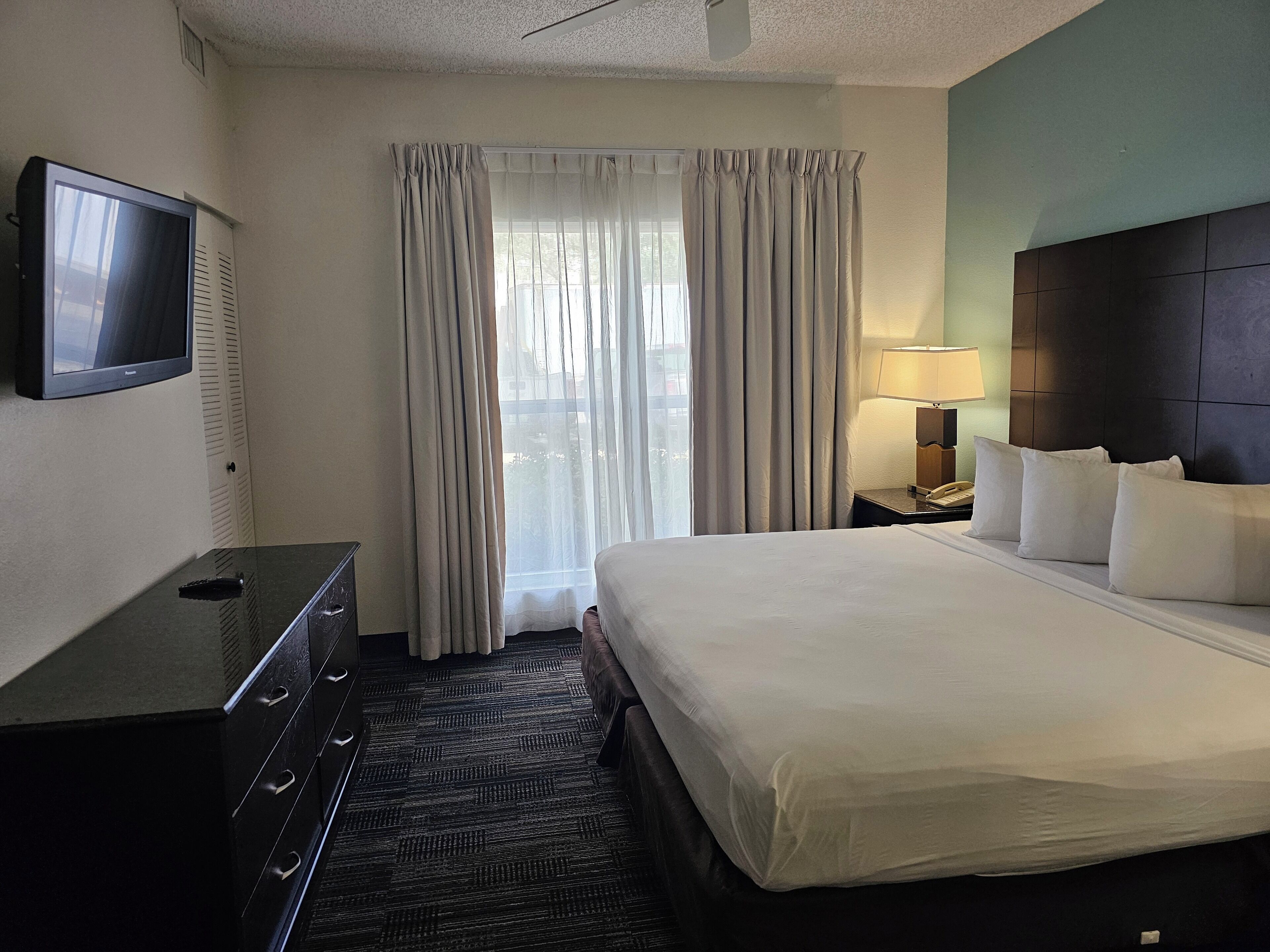 Photo - SureStay Plus by Best Western Orlando Lake Buena Vista
