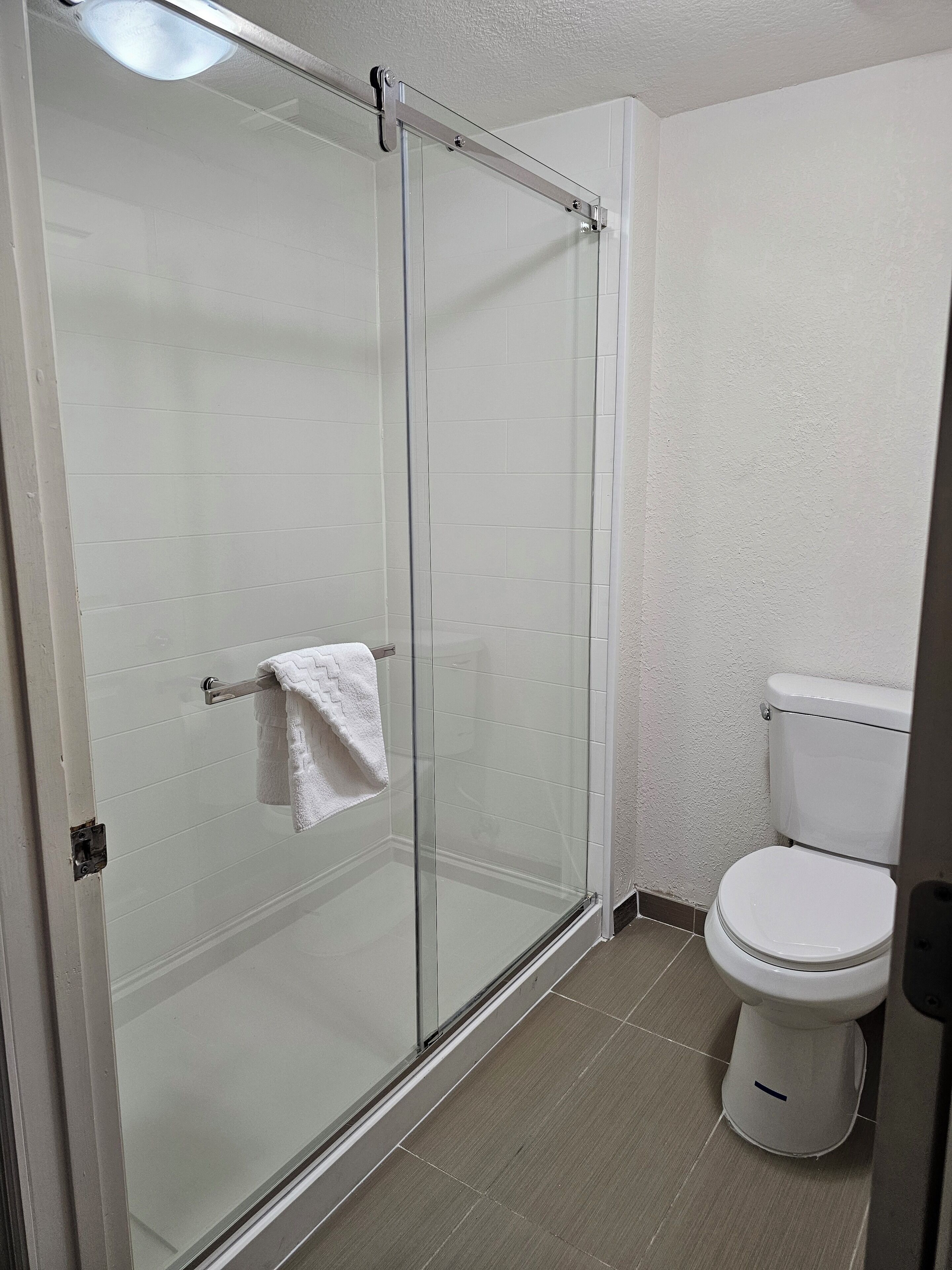 Photo - SureStay Plus by Best Western Orlando Lake Buena Vista