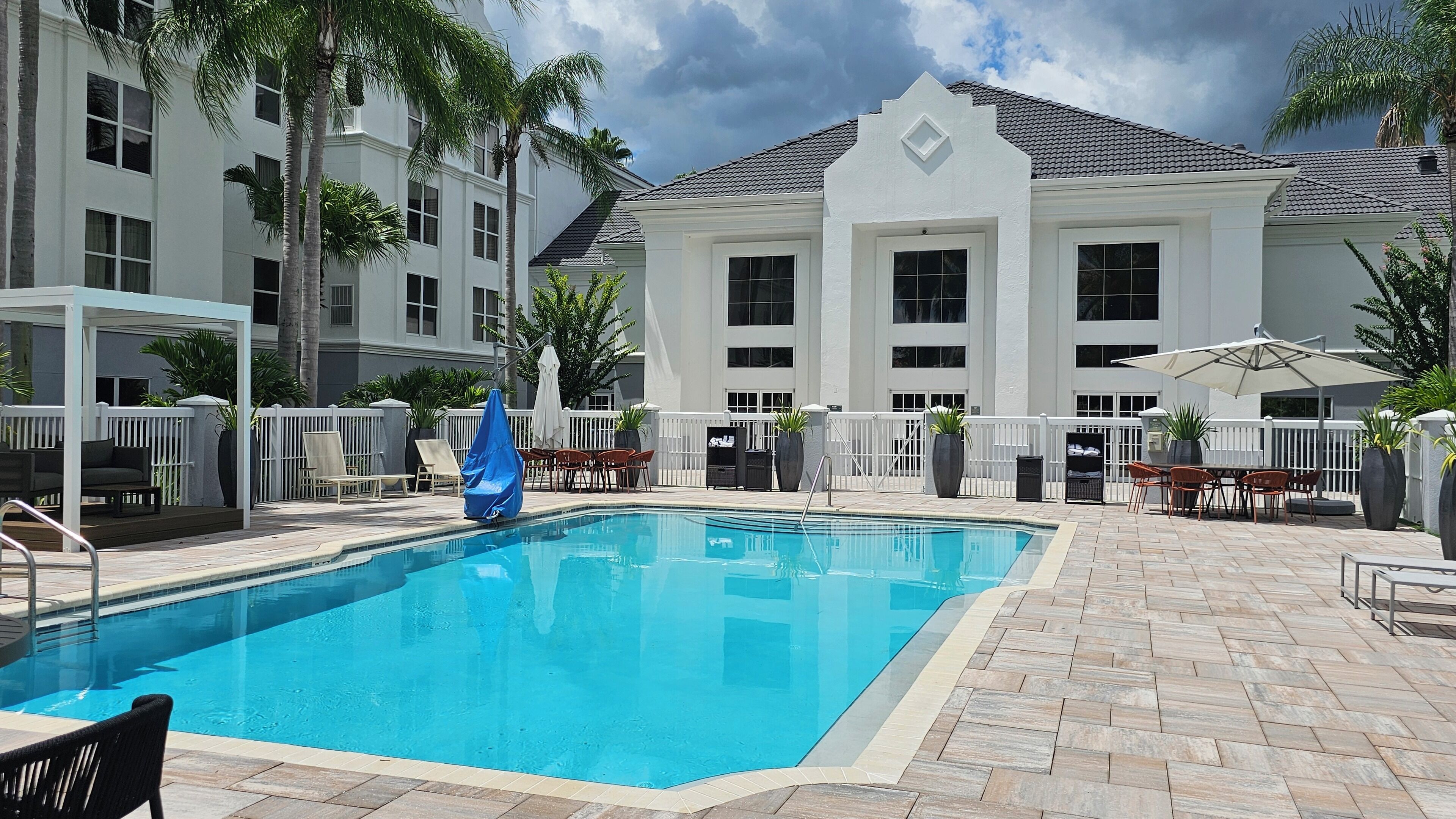 Photo - SureStay Plus by Best Western Orlando Lake Buena Vista