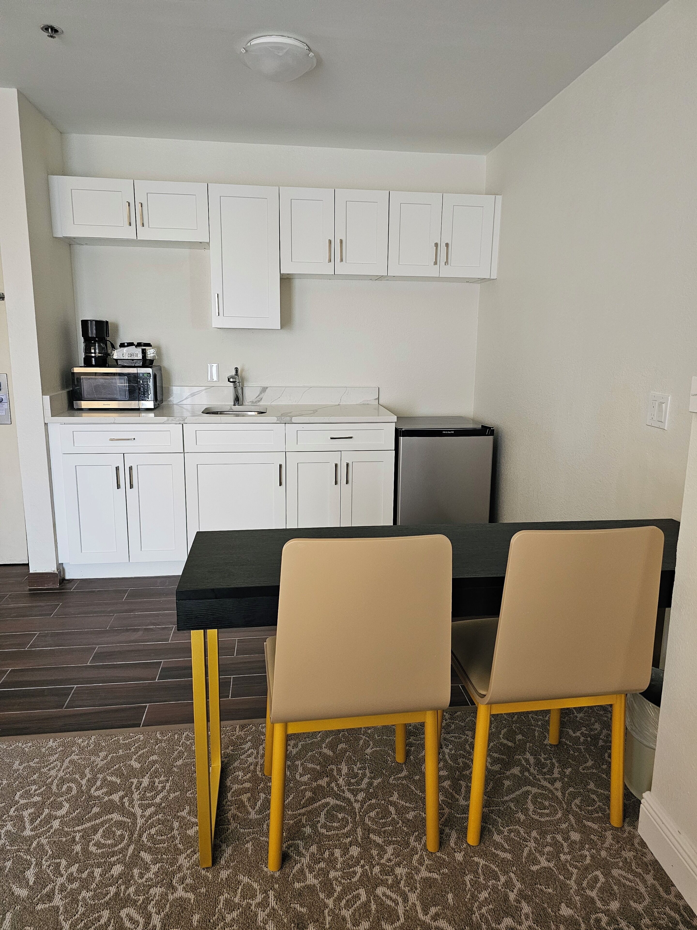 Photo - SureStay Plus by Best Western Orlando Lake Buena Vista